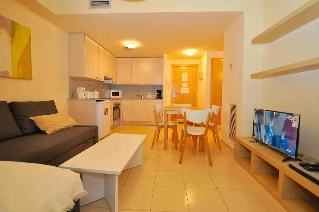 Apartments Diamond House - Lloretholiday - Granada 0*, Lloret de Mar
